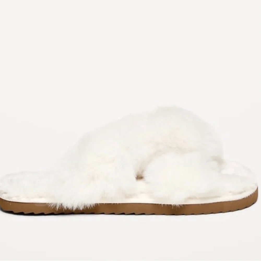 Old Navy Pink Faux Fur Fuzzy Slippers Girls 5/6 NEW